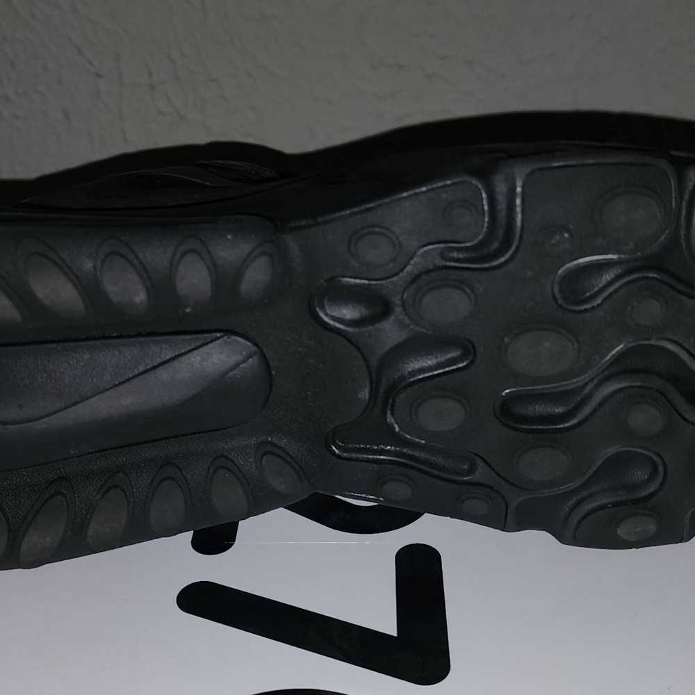 Nike 270 - Picture 2 of 2